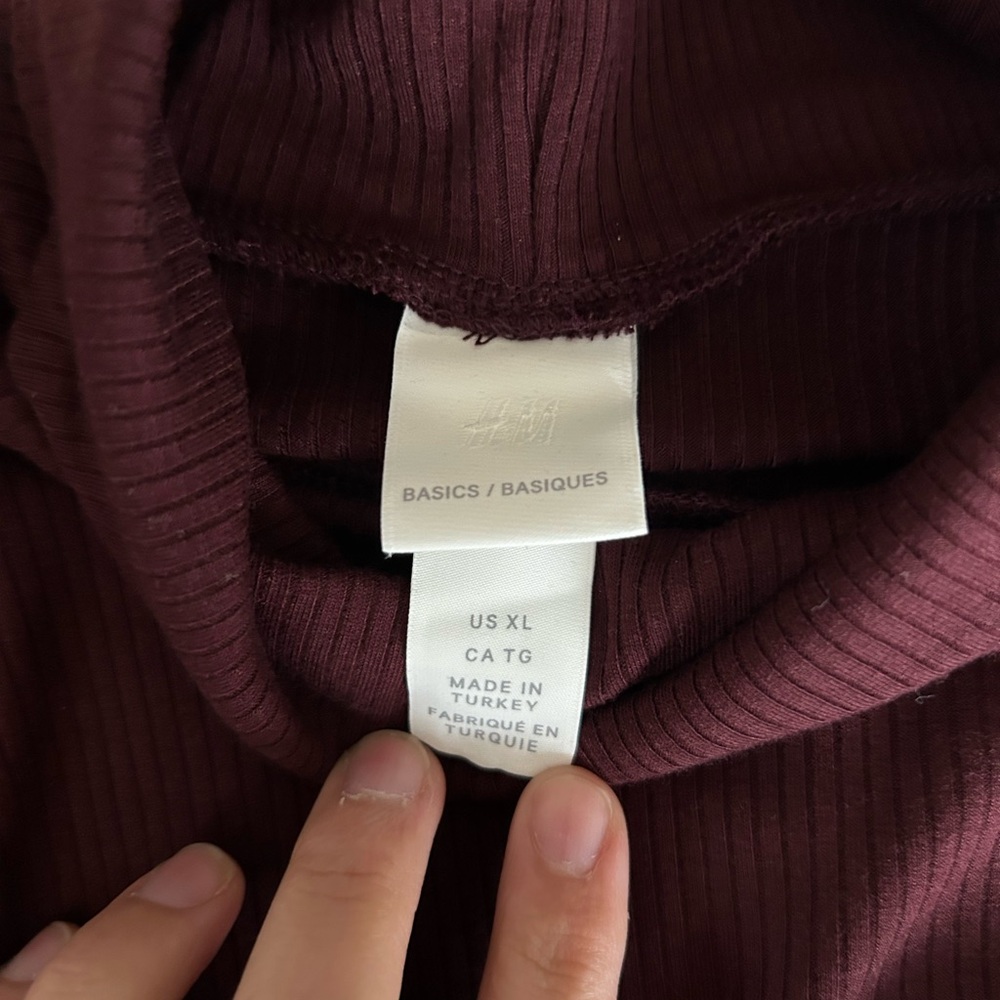 Soft basic turtleneck - Picture 4 of 5